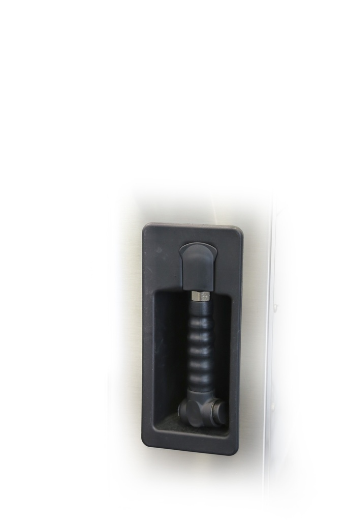 Navíjacia čistiaca sprcha zabudovaná v ľavej nohe 